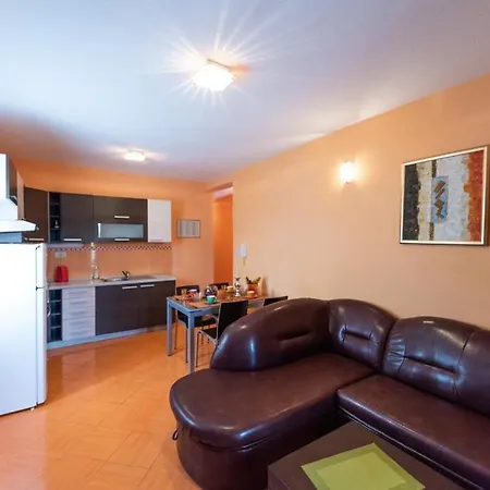 In With Balcony, Air Condition, Wifi, Washing Machine Apartament Vinišće