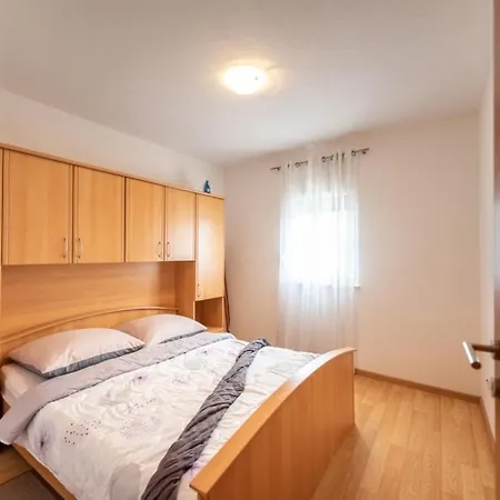In With Balcony, Air Condition, Wifi, Washing Machine Vinišće