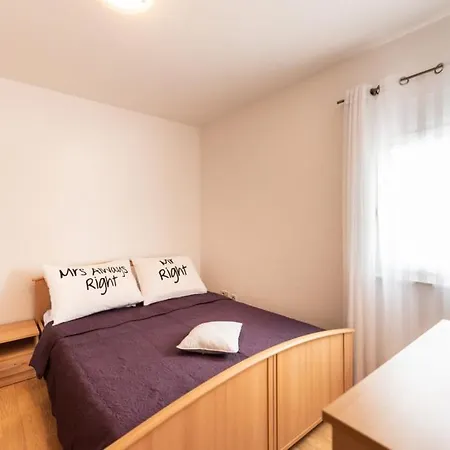 In With Balcony, Air Condition, Wifi, Washing Machine