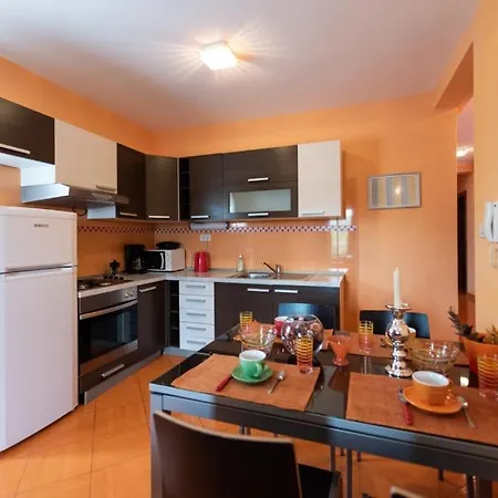 Apartment In With Balcony, Air Condition, Wifi, Washing Machine Vinisce