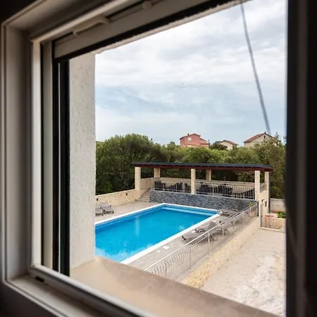 In With Balcony, Air Condition, Wifi, Washing Machine *