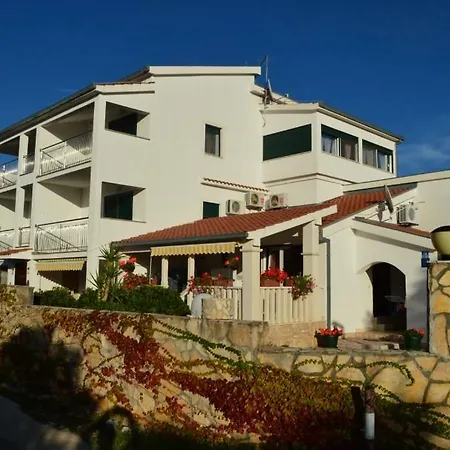In With Balcony, Air Condition, Wifi, Washing Machine Apartment *