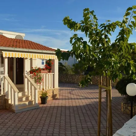 In With Balcony, Air Condition, Wifi, Washing Machine *